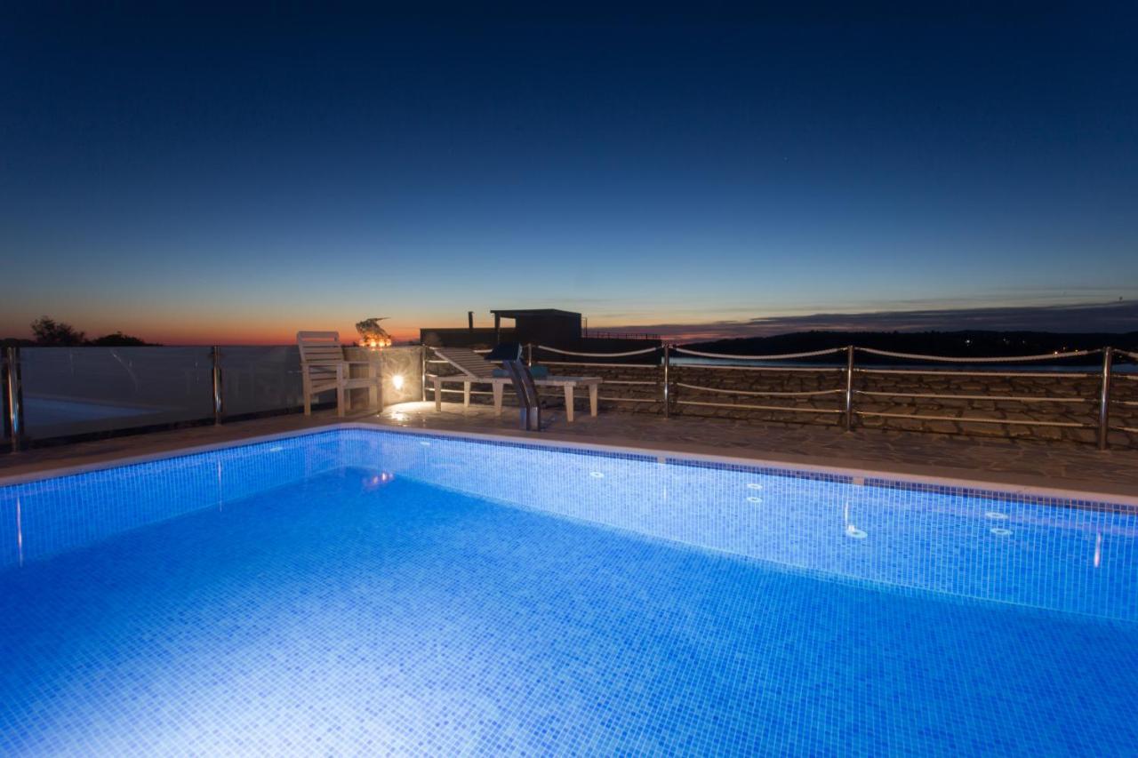 Villa, Stone House With Swimming Pool & Sauna, Beach, Sevid Exterior foto